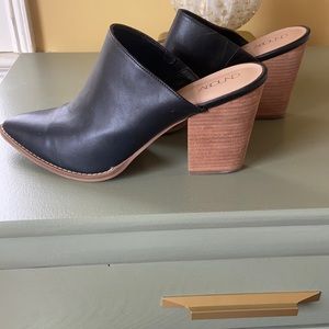 Black leather abound mules women shoes